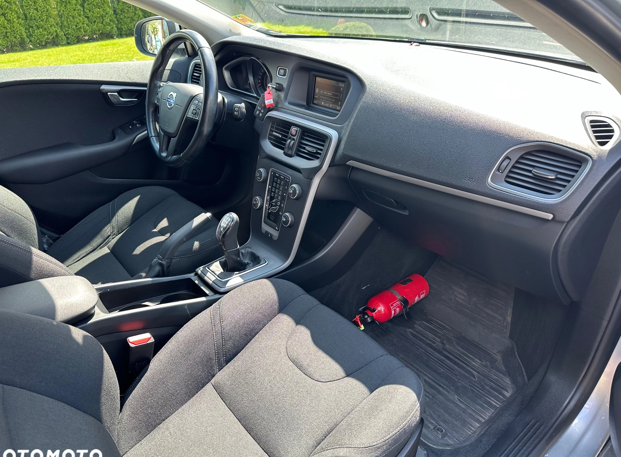 Volvo V40 cena 42500 przebieg: 170000, rok produkcji 2014 z Kraków małe 742